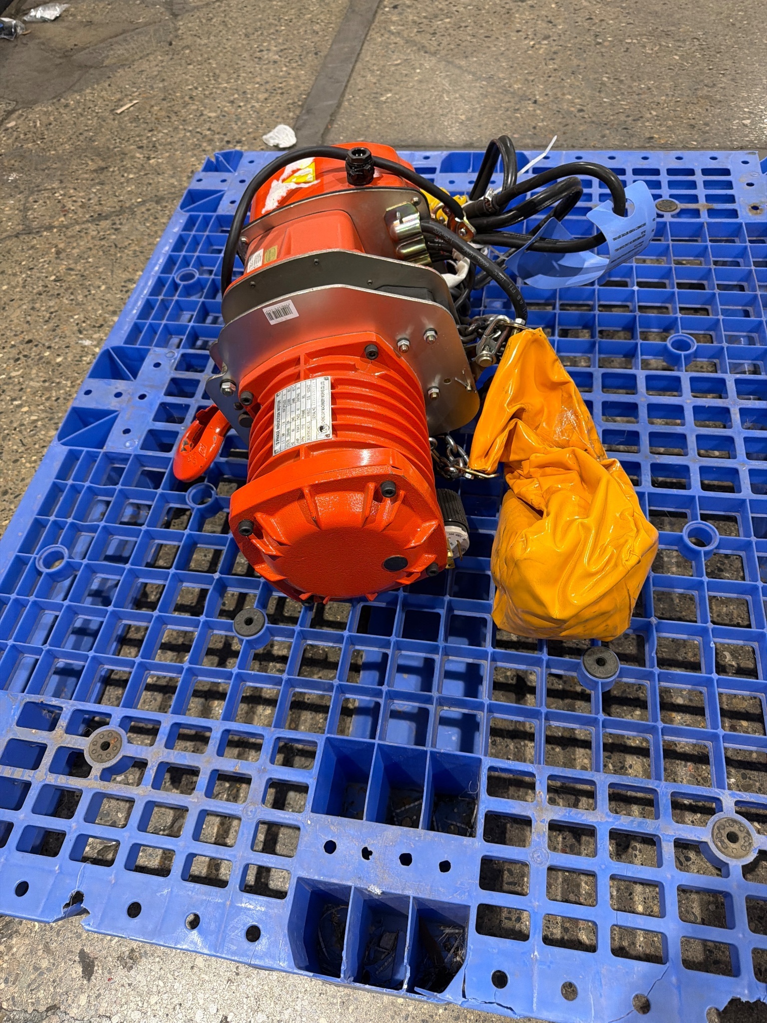 BLACK BEAR YSH-100 1-Ton Electric Chain Hoist USED 2