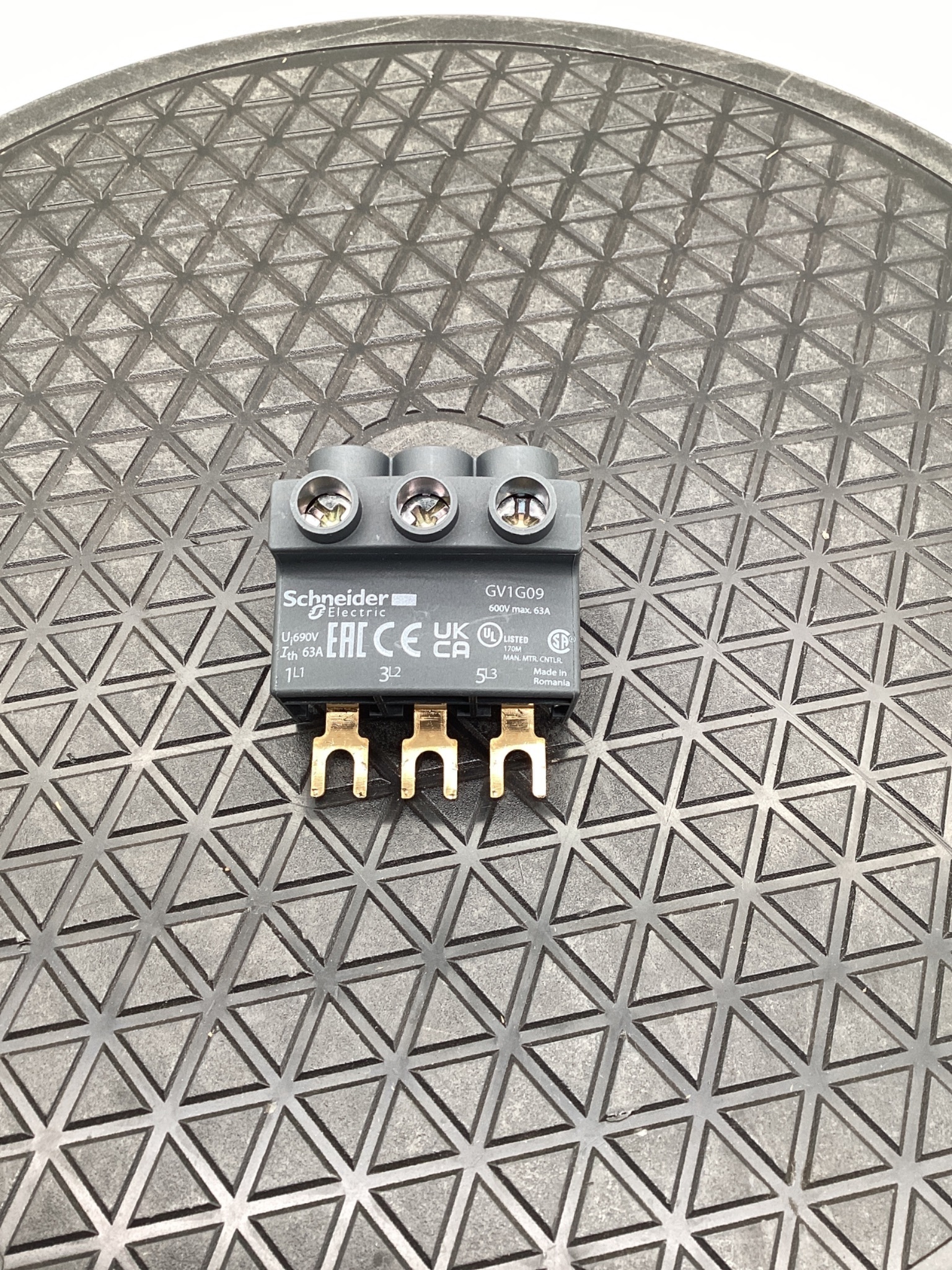 SCHNEIDER ELECTRIC GV1G09 3-Pole 63A Connection Block 690V NEW 2