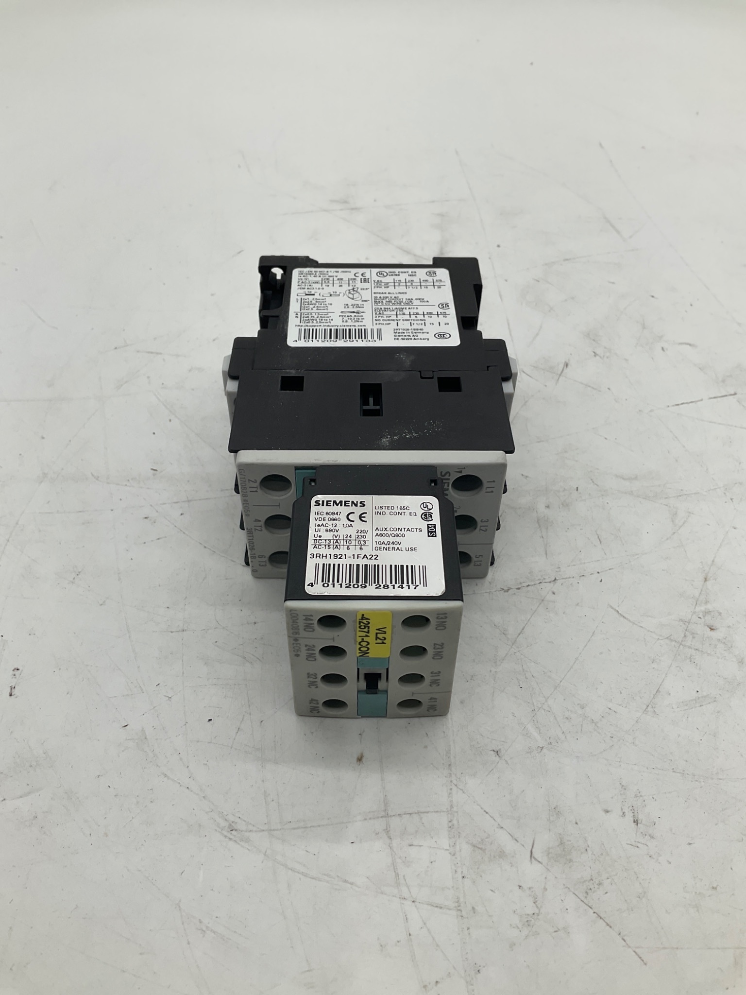 SIEMENS 3RT1026-1BB40 Contactor With 3RH1921-1FA22 Auxiliary Block USED 1