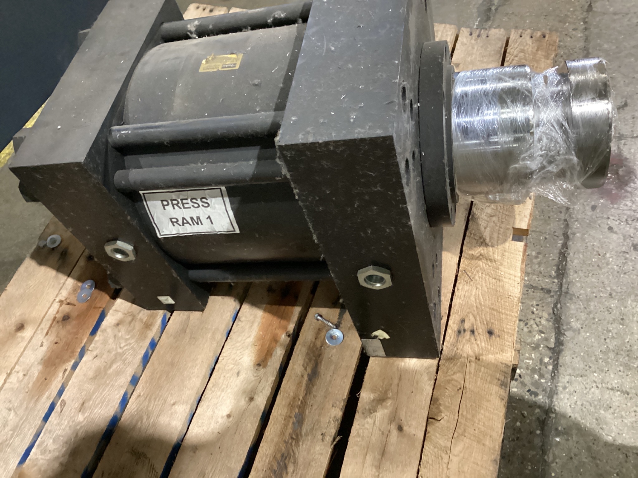 PARKER 16.00JB3HXXTS355N8.000 16" Bore 8" Stroke Hydraulic Cylinder USED 3