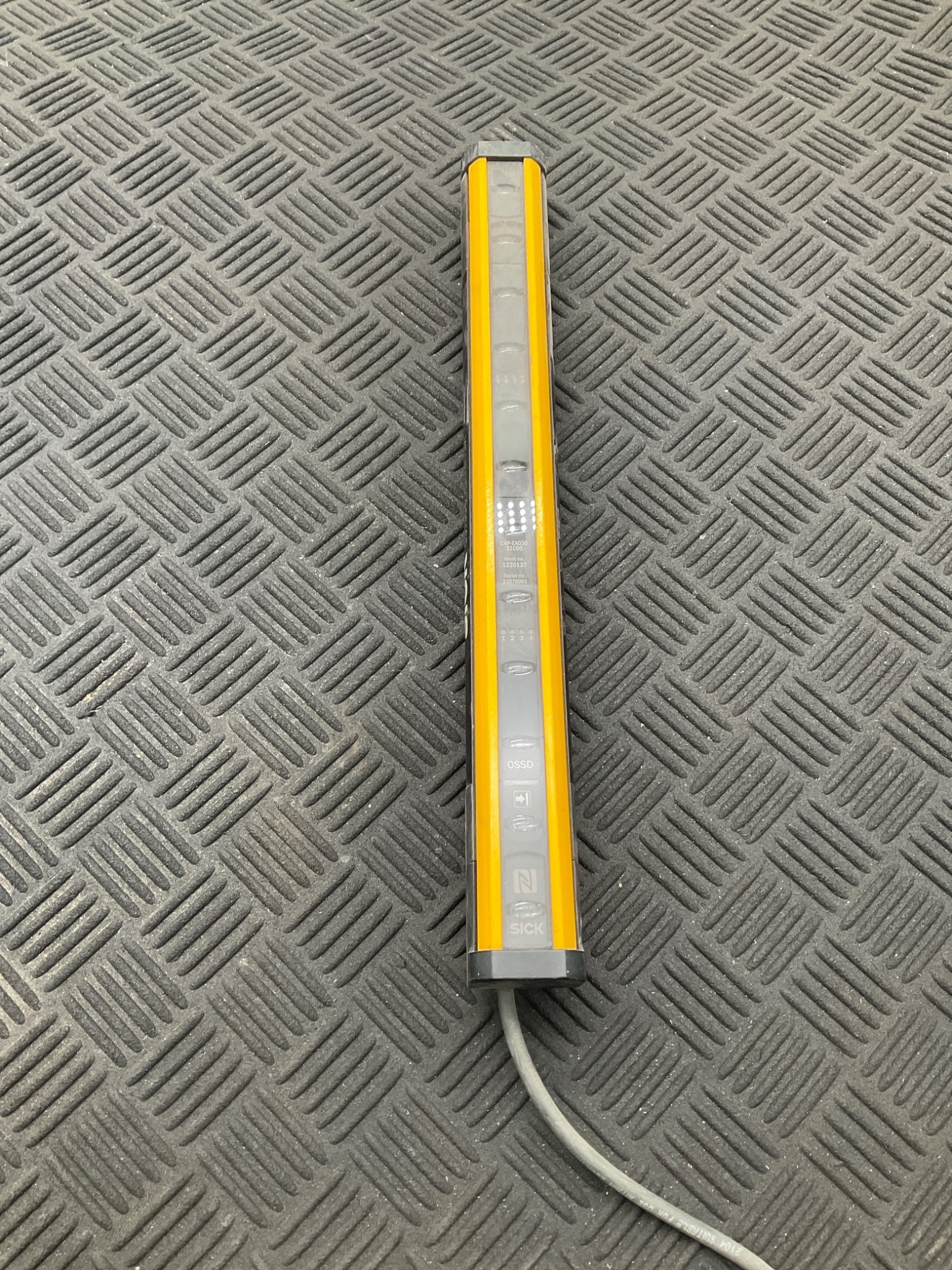 SICK 1220137 / C4P‑EA03031C00 deTec4 Light Curtain Receiver (300mm) USED 0
