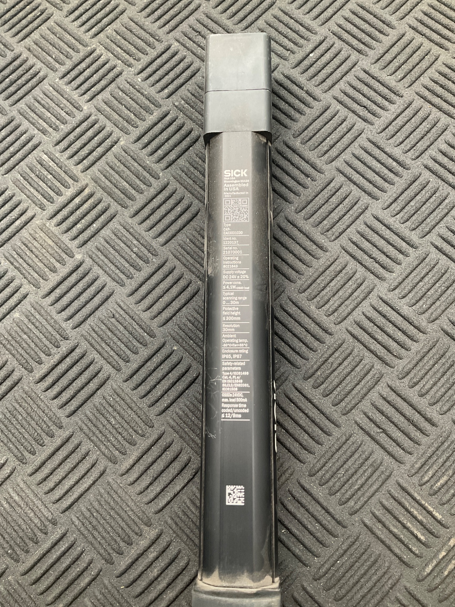 SICK 1220137 / C4P‑EA03031C00 deTec4 Light Curtain Receiver (300mm) USED 3
