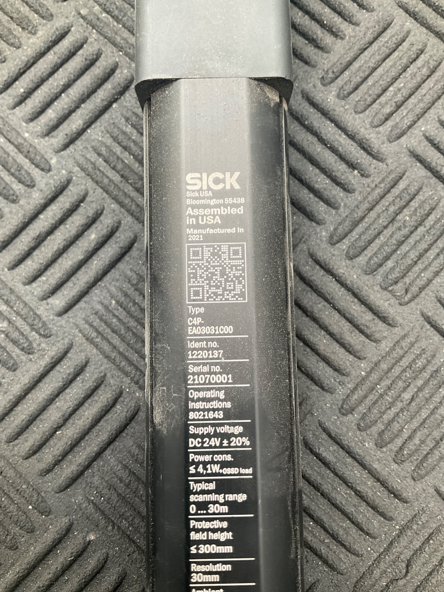 SICK 1220137 / C4P‑EA03031C00 deTec4 Light Curtain Receiver (300mm) USED 4