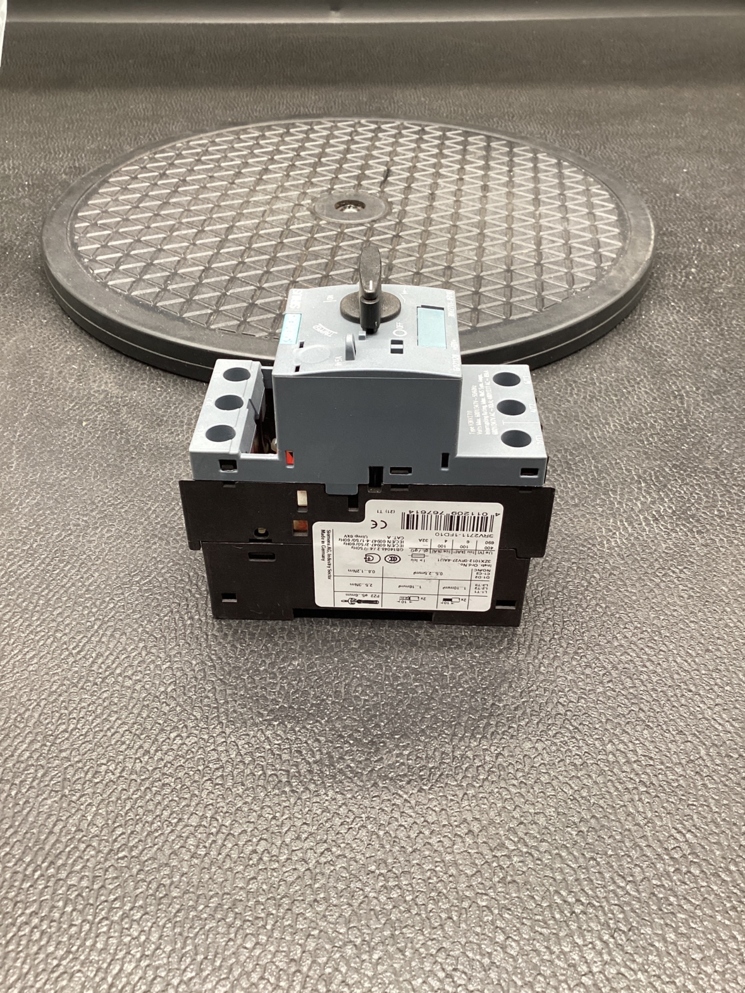SIEMENS 3RV2711-1FD10 SIRIUS 3-Pole Transformer Primary Circuit Breaker USED 1
