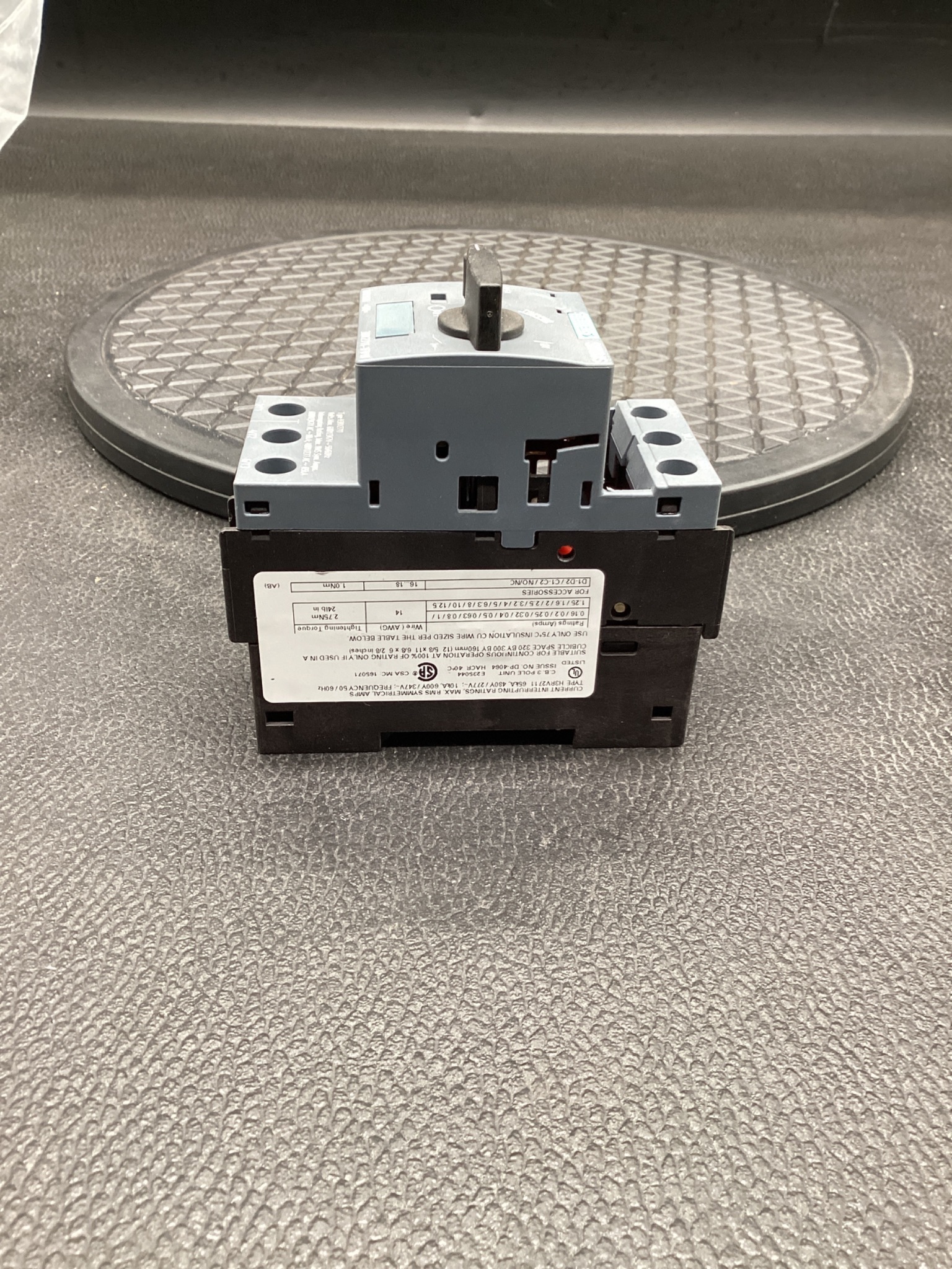 SIEMENS 3RV2711-1FD10 SIRIUS 3-Pole Transformer Primary Circuit Breaker USED 2