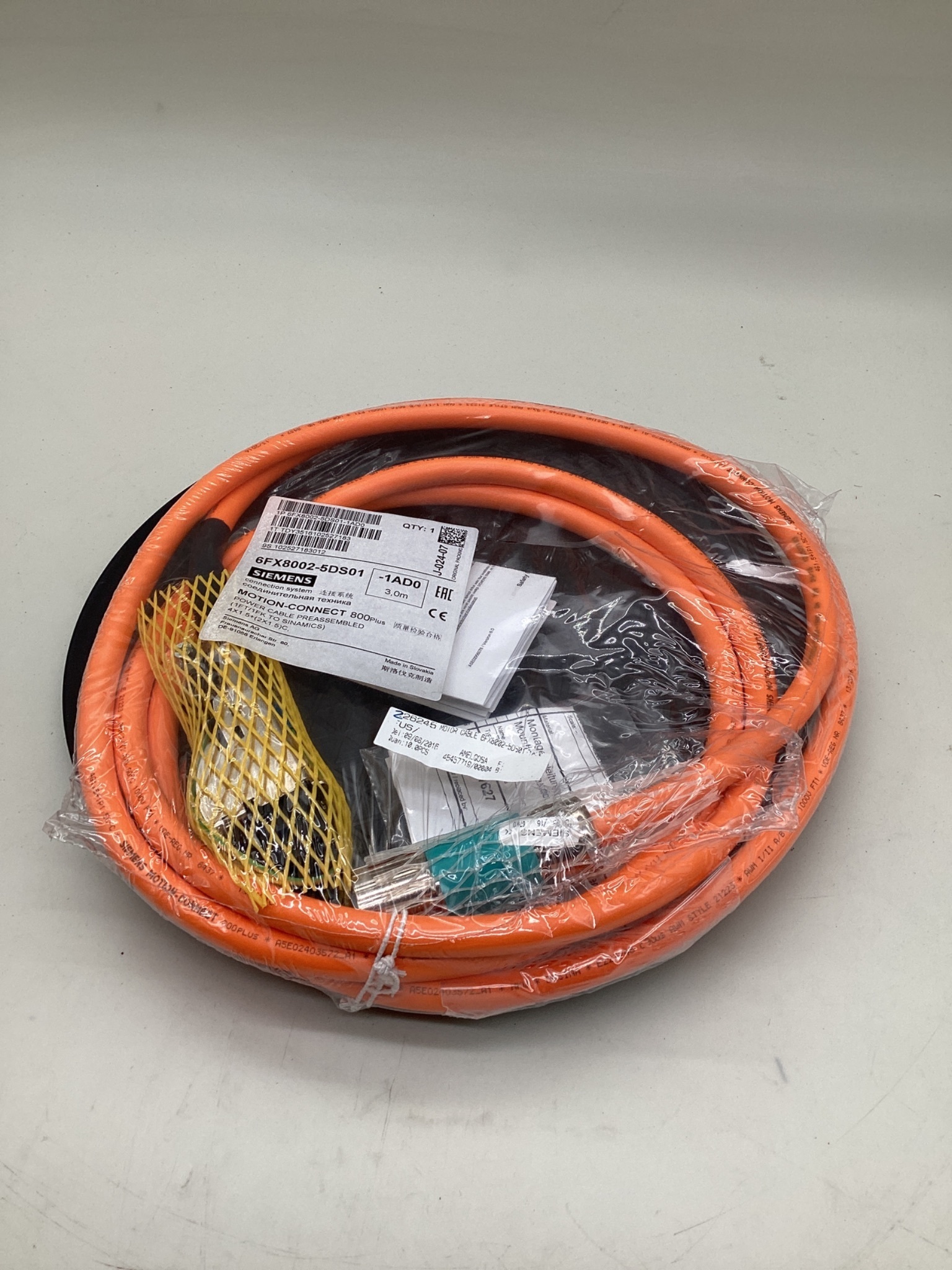 SIEMENS 6FX8002-5DS01-1AD0 MOTION-CONNECT 800Plus Power Cable 3M NEW 0