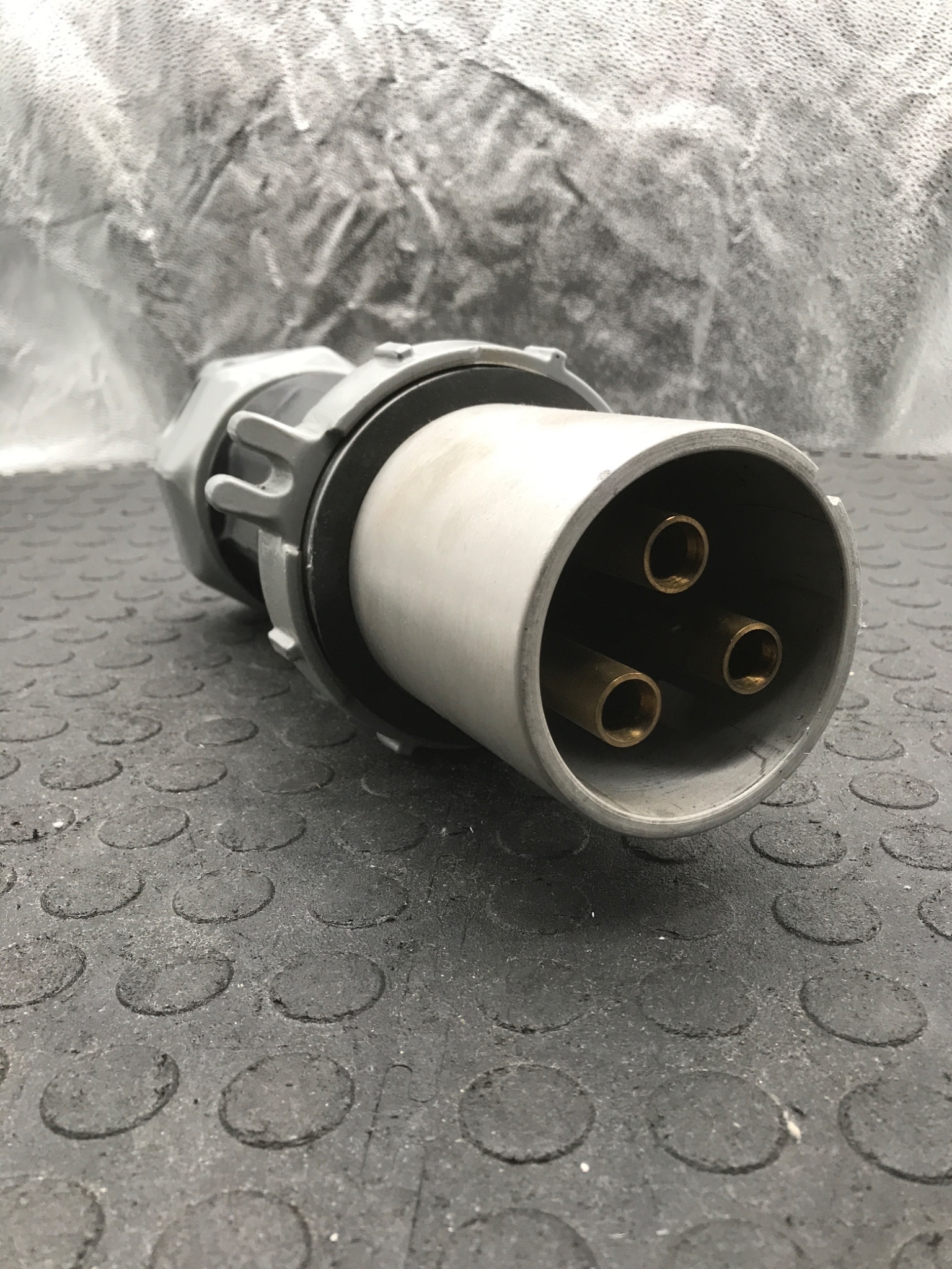HUBBELL HBL4200PS1W 3P4W Pin & Sleeve Plug USED 2