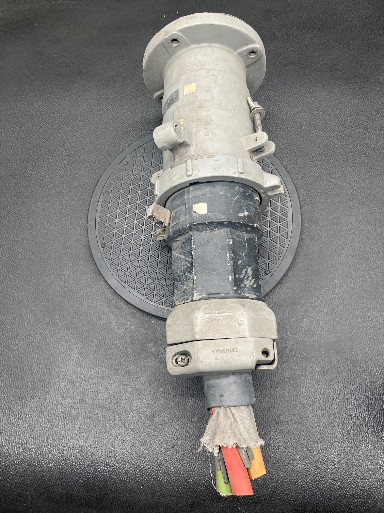 HUBBELL HBL4200RS2W Pin & Sleeve Connector USED 0