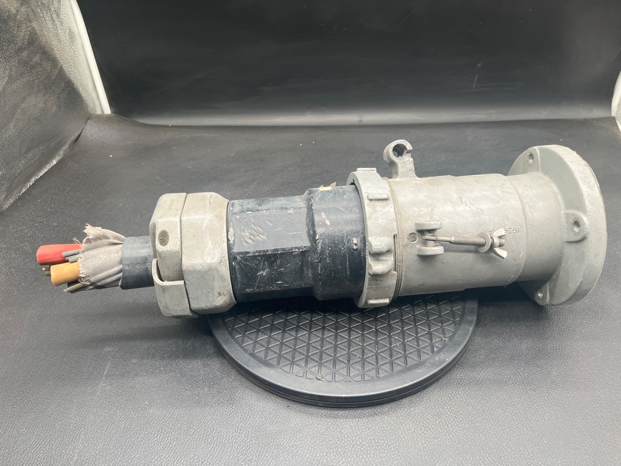 HUBBELL HBL4200RS2W Pin & Sleeve Connector USED 2