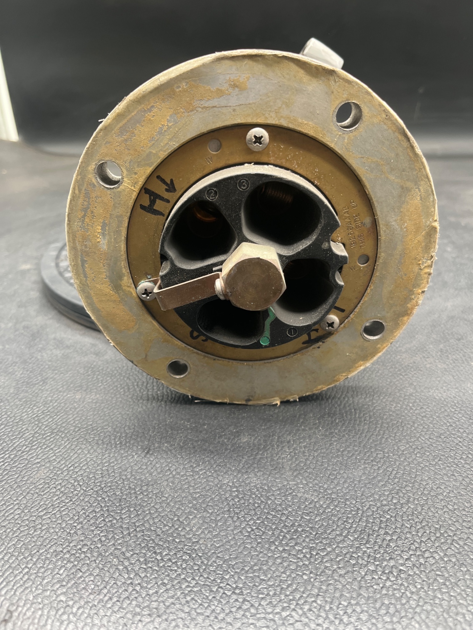 HUBBELL HBL4200RS2W Pin & Sleeve Connector USED 3