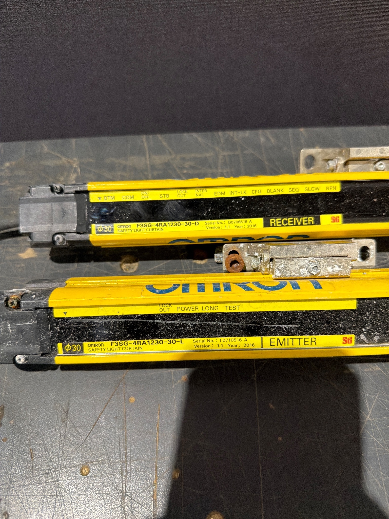 OMRON F3SG-4RA1230-30 Light Curtain Set (1230mm) USED 0