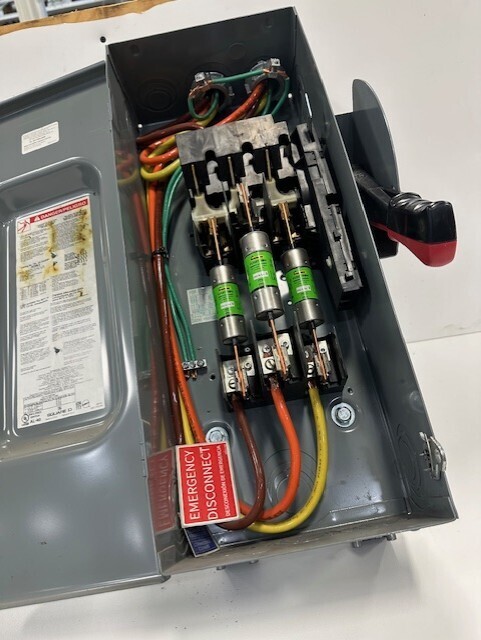 SQUARE D H363 Heavy Duty Fusible Safety Switch USED 1