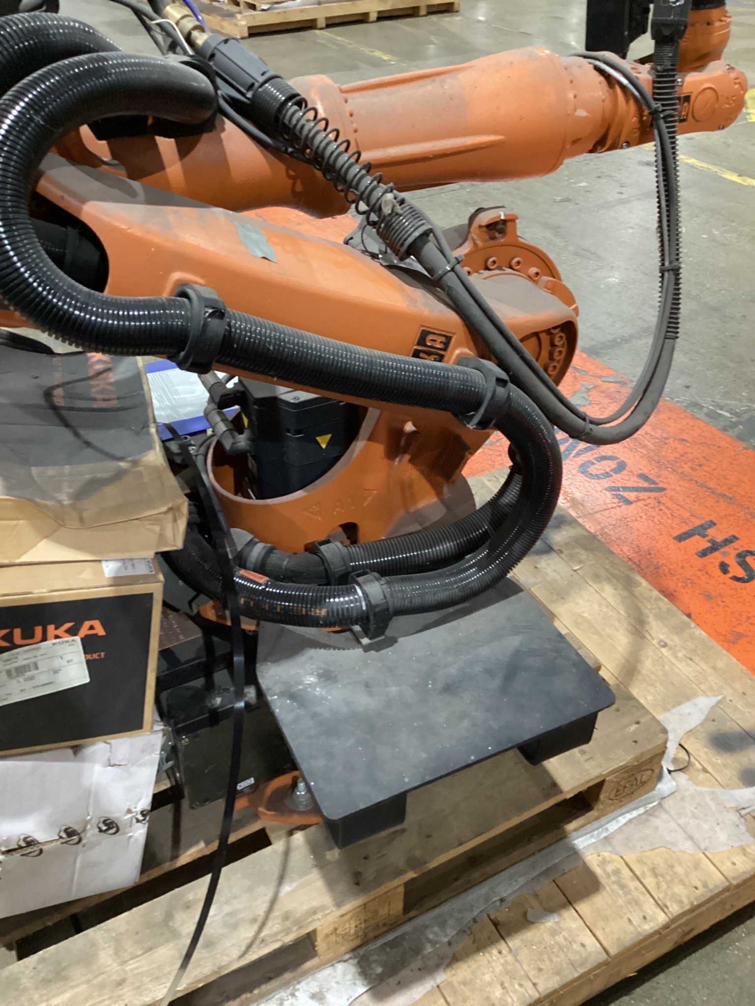 KUKA KR16 L6-2 w/ KR C4 Controls & TT3A Reamer NEW 0