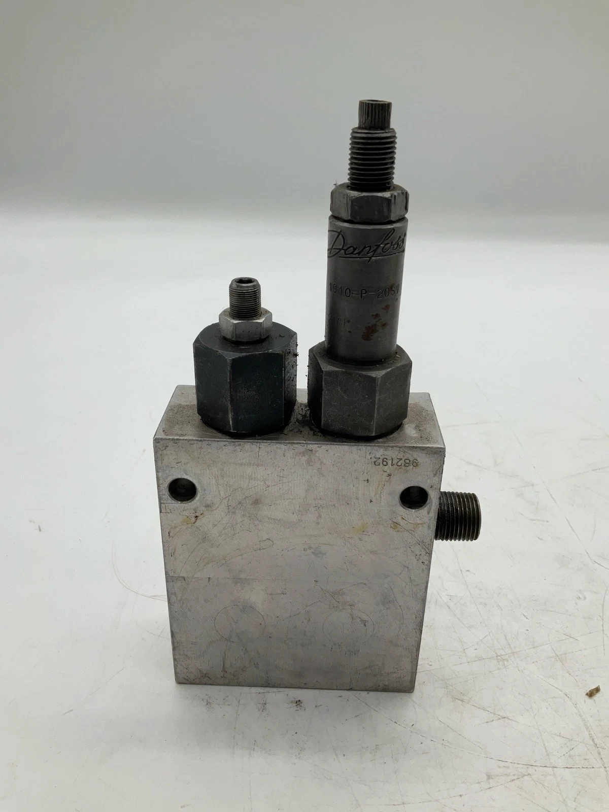 Danfoss 1CAXP2331-005 258C Hydraulic Valve Manifold Block USED - Image 3