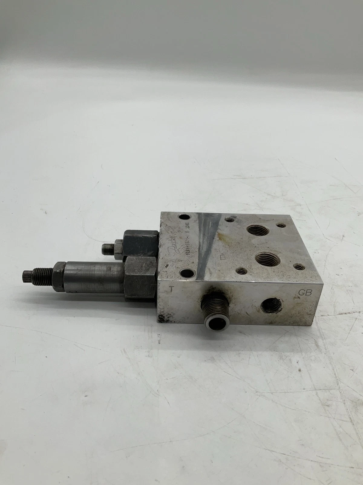 Danfoss 1CAXP2331-005 258C Hydraulic Valve Manifold Block USED - Image 4