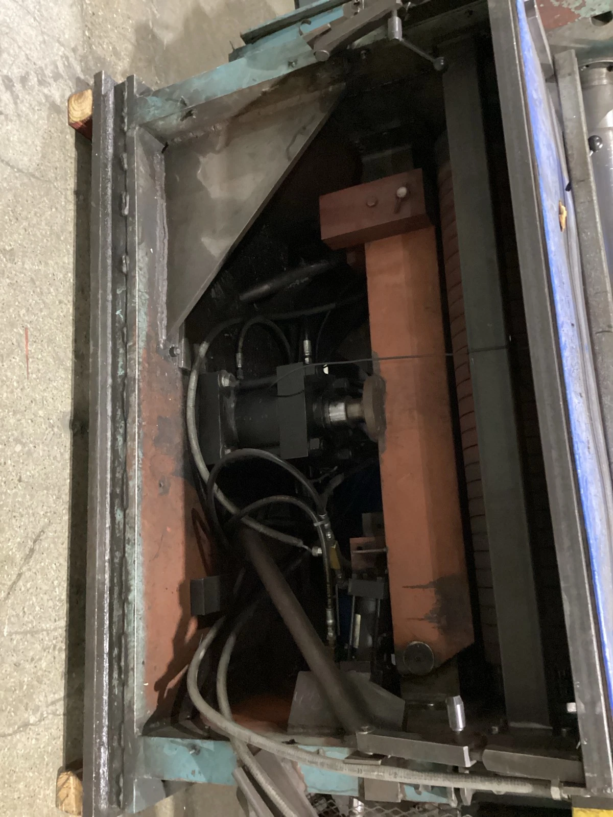 XZCD 1000/2 Hydraulic Powered Plate & Sheet Metal Roller 380V USED - Image 2