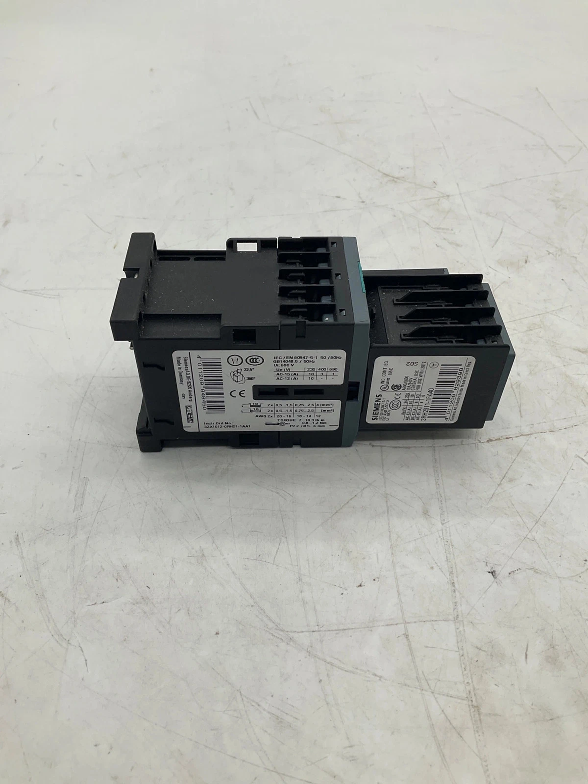 Siemens 3RH2131-1BB40 Control Relay 24VDC W/ 3RH2911-1FA40 USED - Image 2