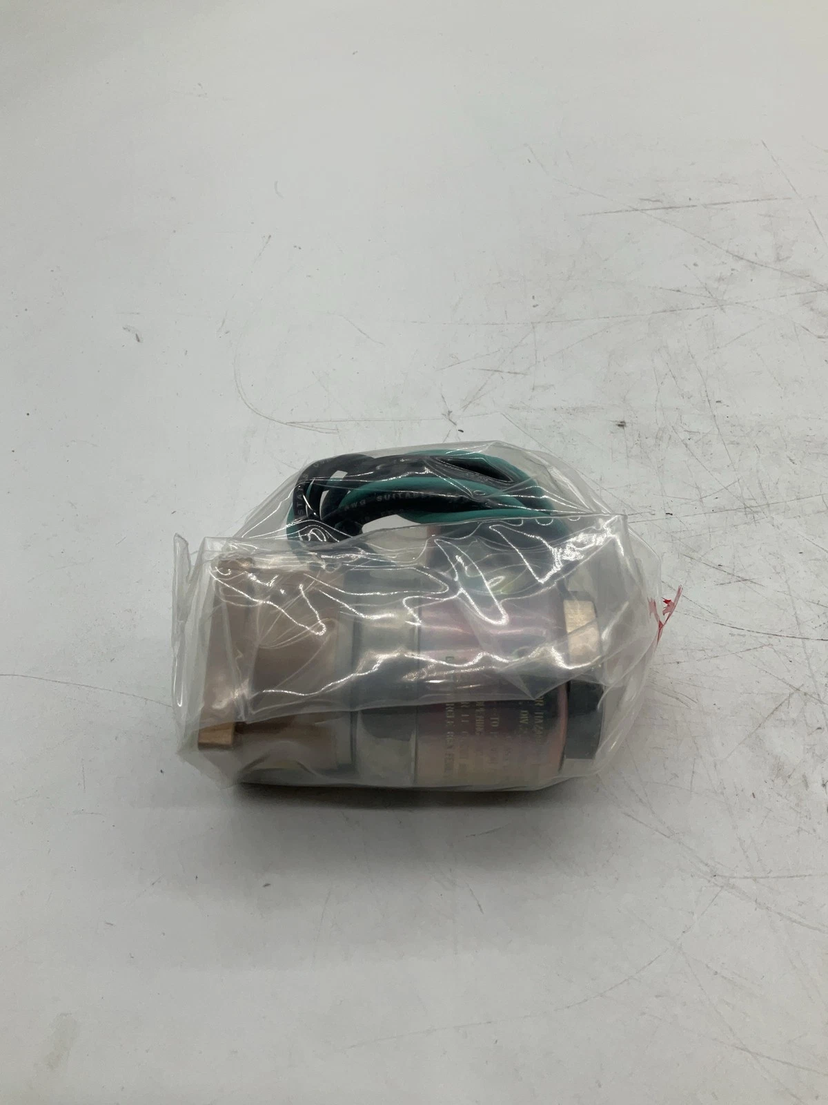 Versa ESM-3011-44-XX-A120 Three-Way Solenoid Valve NEW - Image 3
