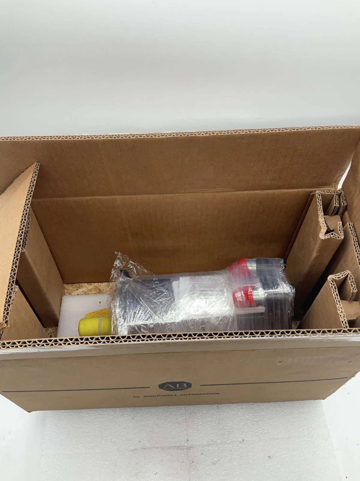 ALLEN-BRADLEY MPL-B4530K-MJ74AA MP-Series 480V AC Rotary Servo Motor NEW - Image 4