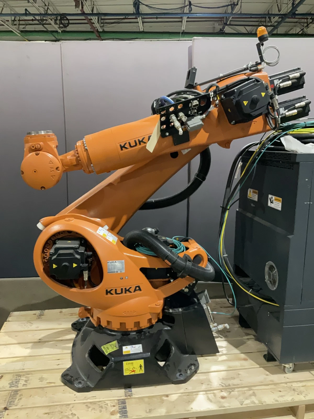 KUKA KR 180 R2900 prime Complete With KR C4 NA UL USED - Image 2