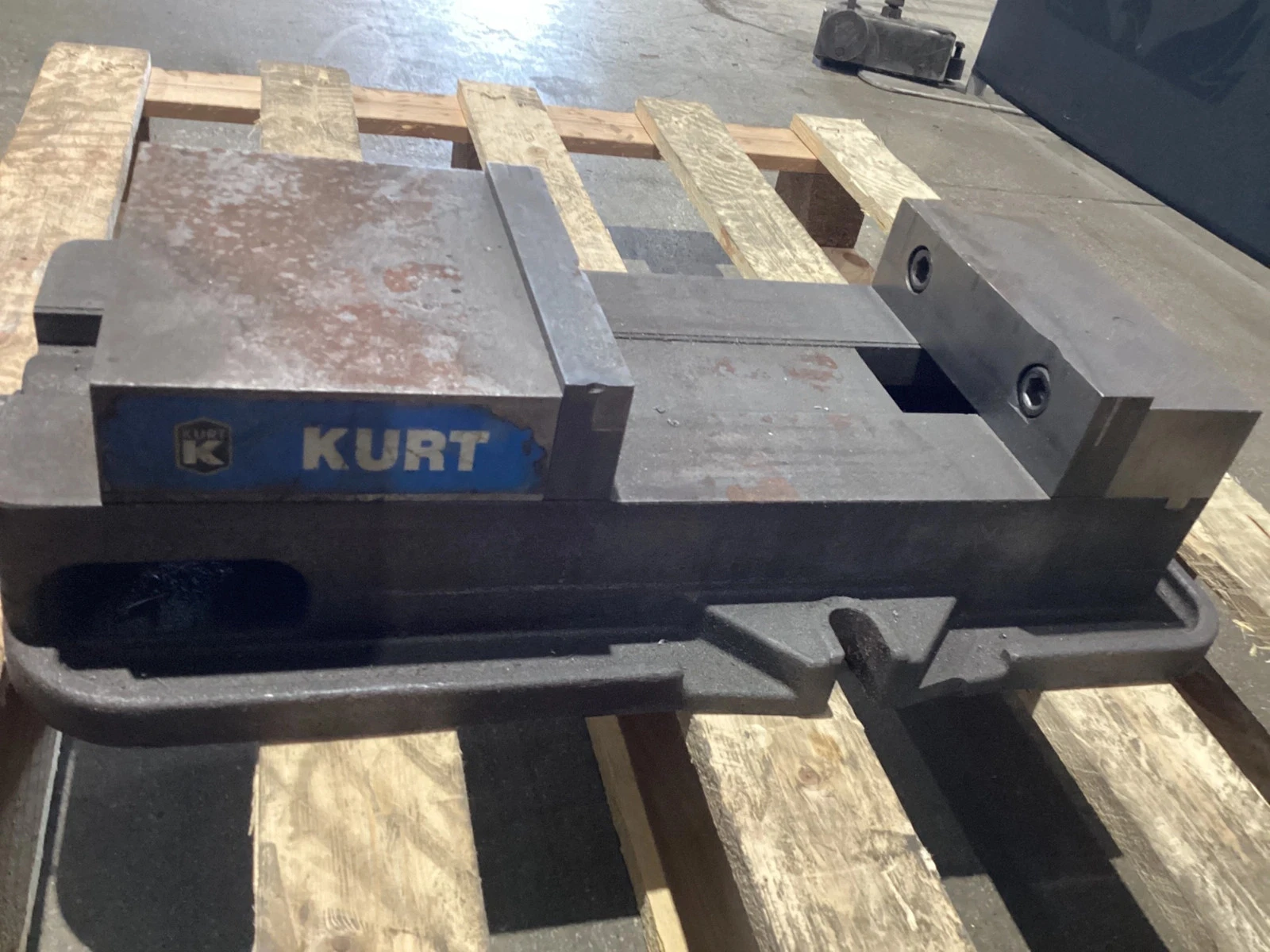 KURT D810-000463 8 In Machine Vise USED - Image 2