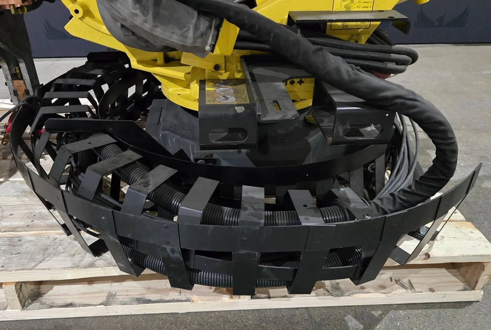 FANUC R-2000iB/210F Complete with R-30iA Controller & WTC Gen 6 MFDC Inverter USED - Image 9