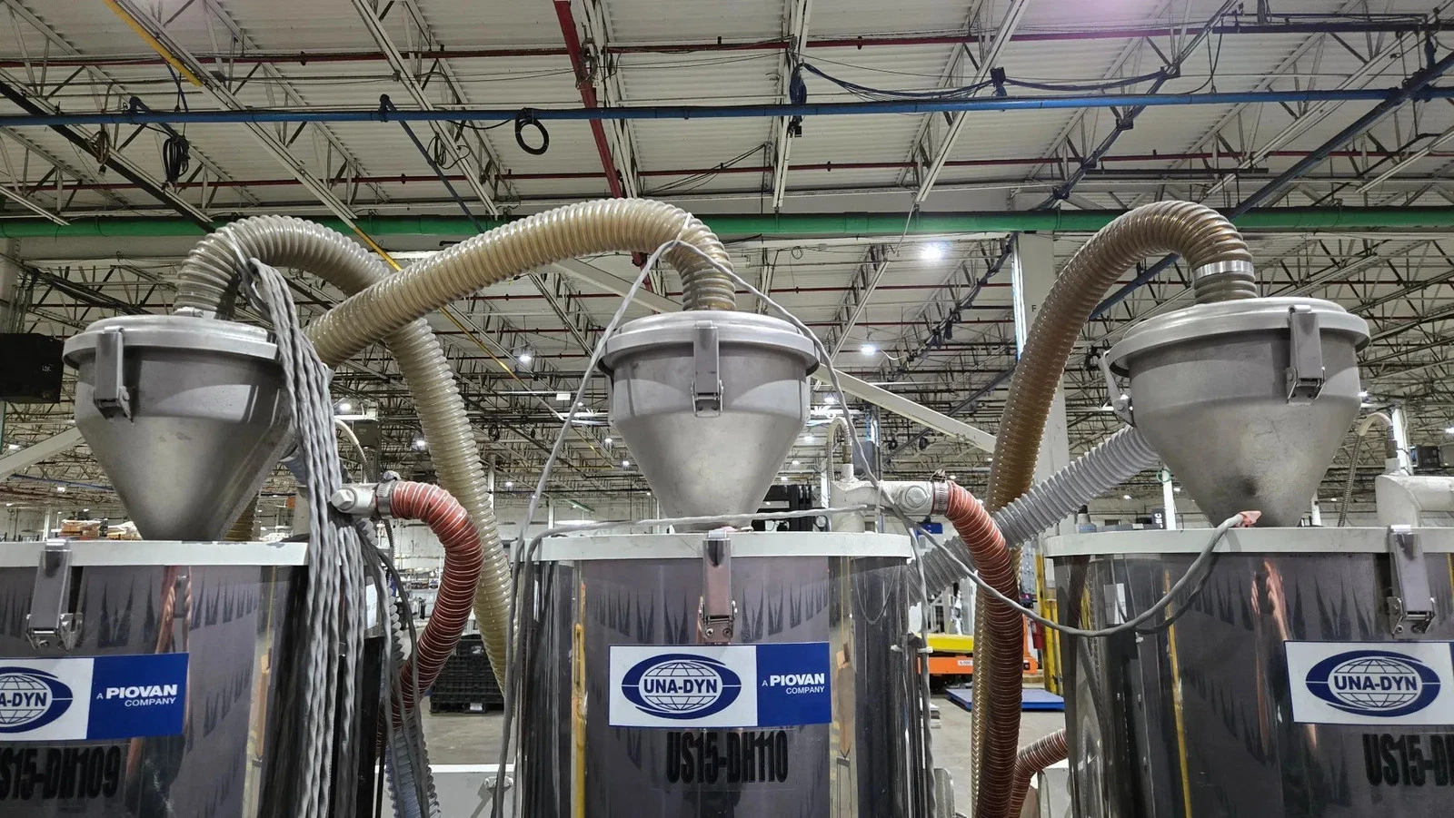 UNA-DYN FC-XMH Triple Hopper Resin Drying & Conveying System USED - Image 6