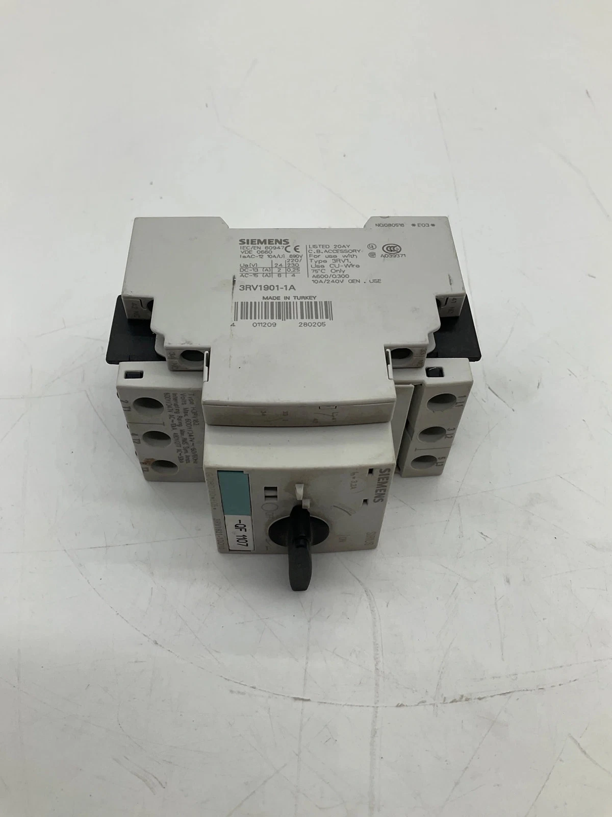 SIEMENS 3RV1821-1DD10 Motor Protection Circuit Breaker w/ 3RV1901-1A Auxiliary Contact USED - Image 3