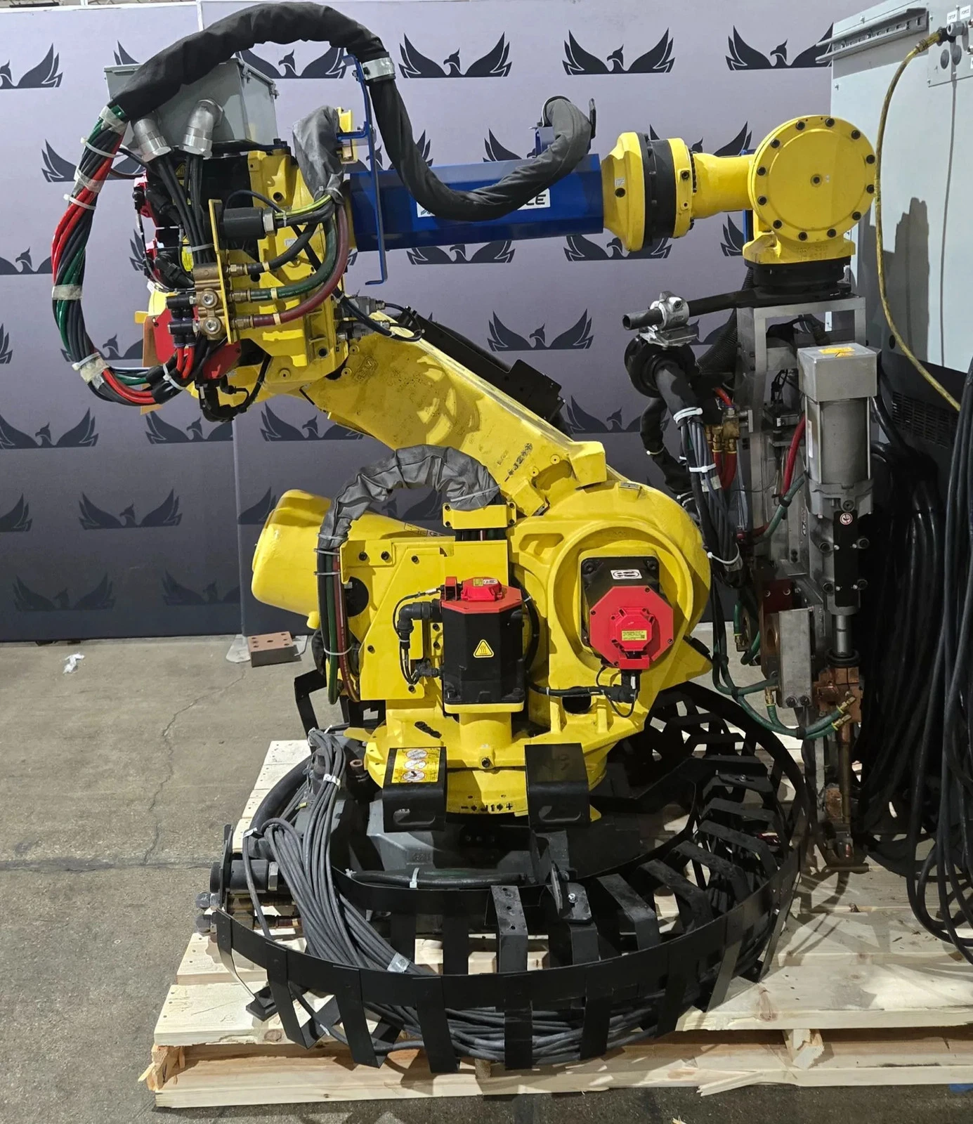 FANUC R-2000iB/210F Complete With R-30iA Controller & WT6000 Inverter USED - Image 2