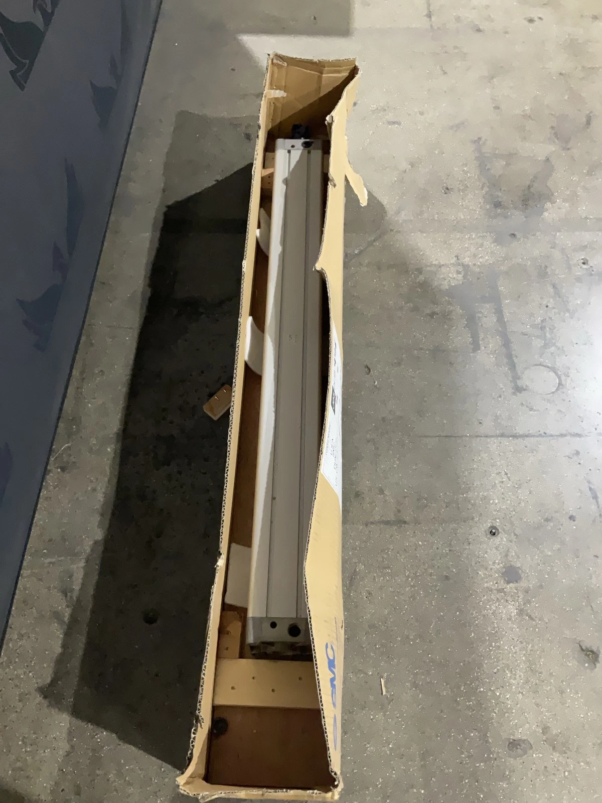 SMC MDBB1B100-1000Z Air Cylinder 100mm Bore 1000mm Stroke NEW - Image 2