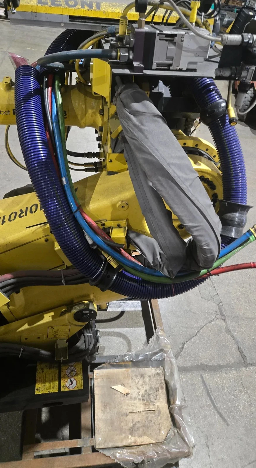 FANUC R-2000iB/210F Complete with R-30iB Controller & WTC Weld Controls USED - Image 8