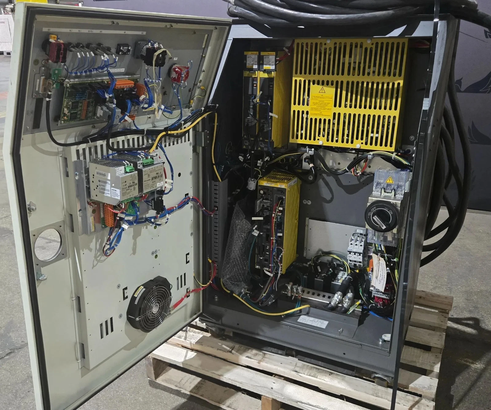 FANUC M-900iA/600 Complete with R-30iA Controller USED - Image 13