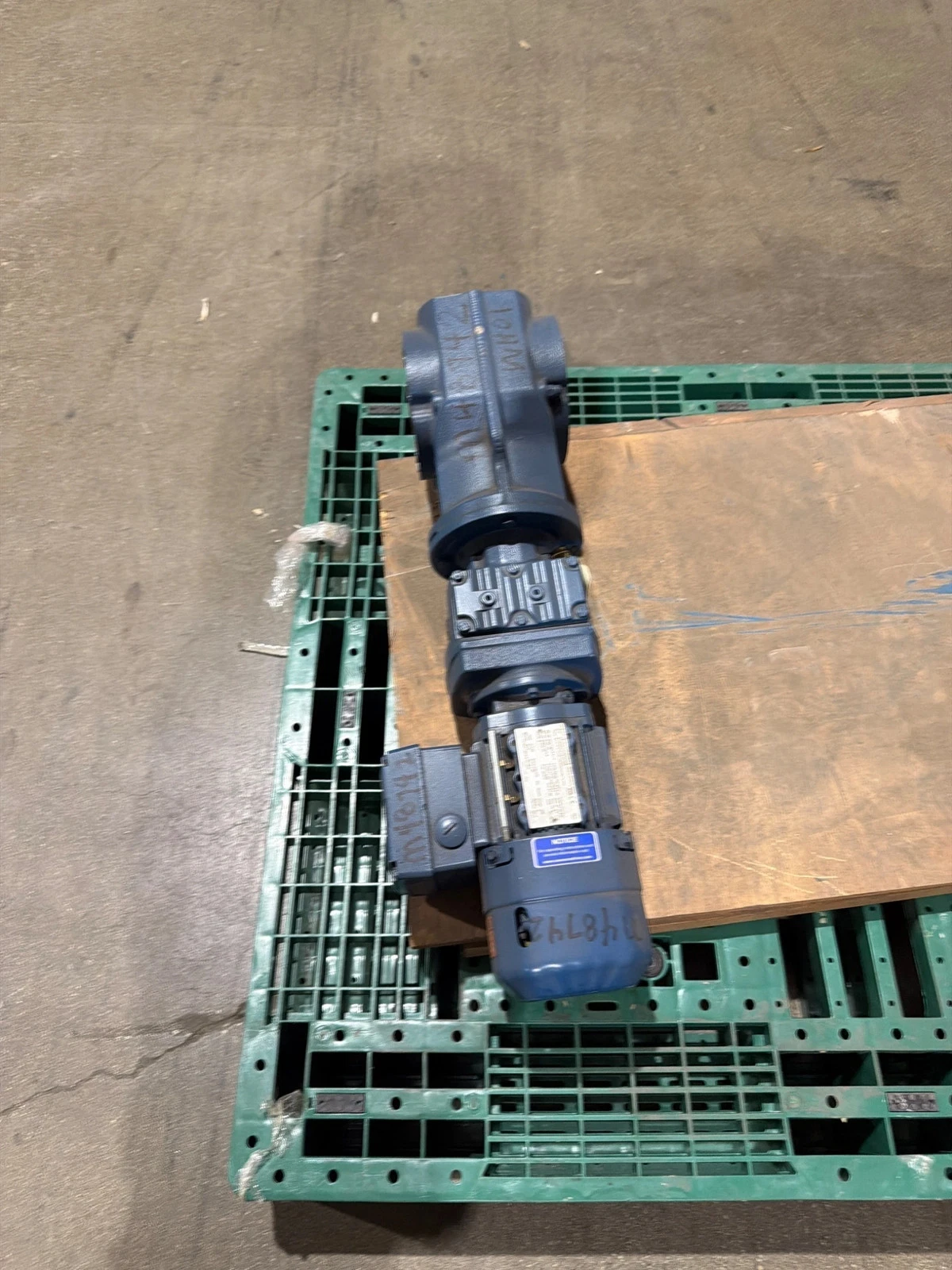 SEW-EURODRIVE KA57R37 DRS71S4 Gearmotor USED - Image 2