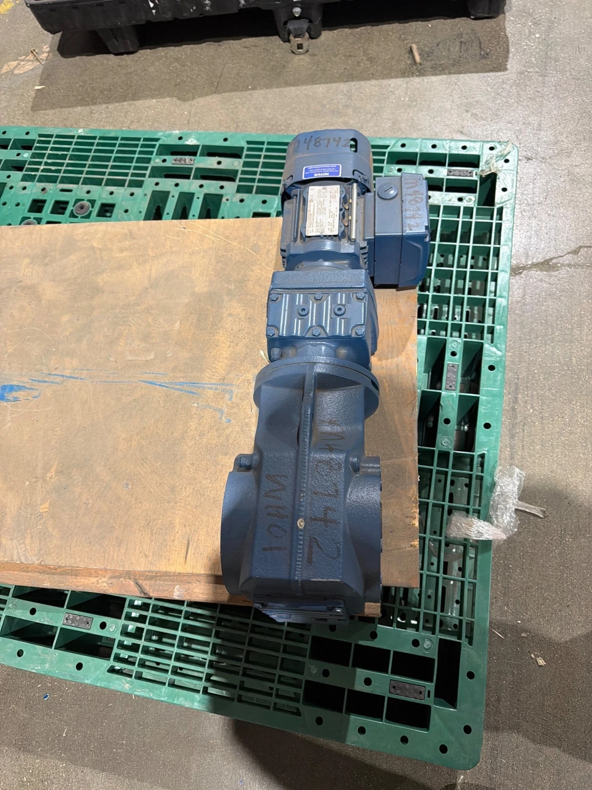SEW-EURODRIVE KA57R37 DRS71S4 Gearmotor USED - Image 3