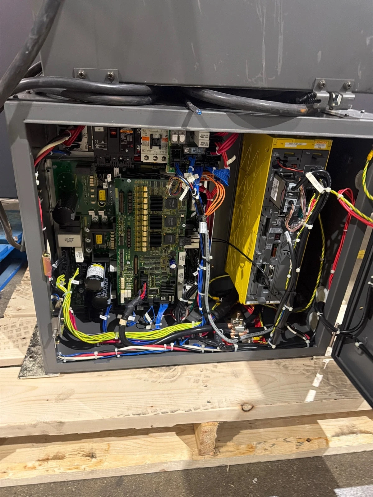 FANUC M-420iA Complete with R-30iA Controller USED - Image 13