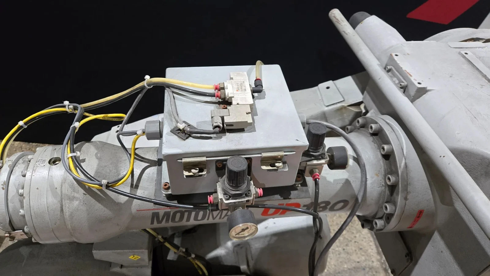 YASKAWA MOTOMAN UP130-RB00 INDUSTRIAL ROBOT ARM AND CONTROL CABINET USED - Image 3