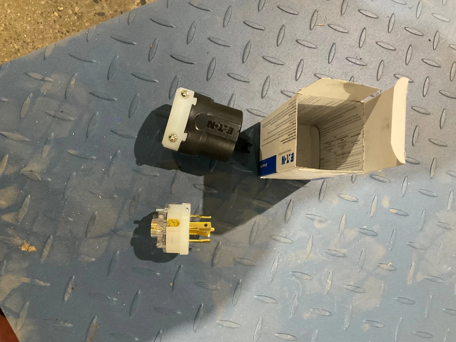 EATON AHL2630P Pin & Sleeve Data Center Plug 30A 240/415V NEW - Image 2