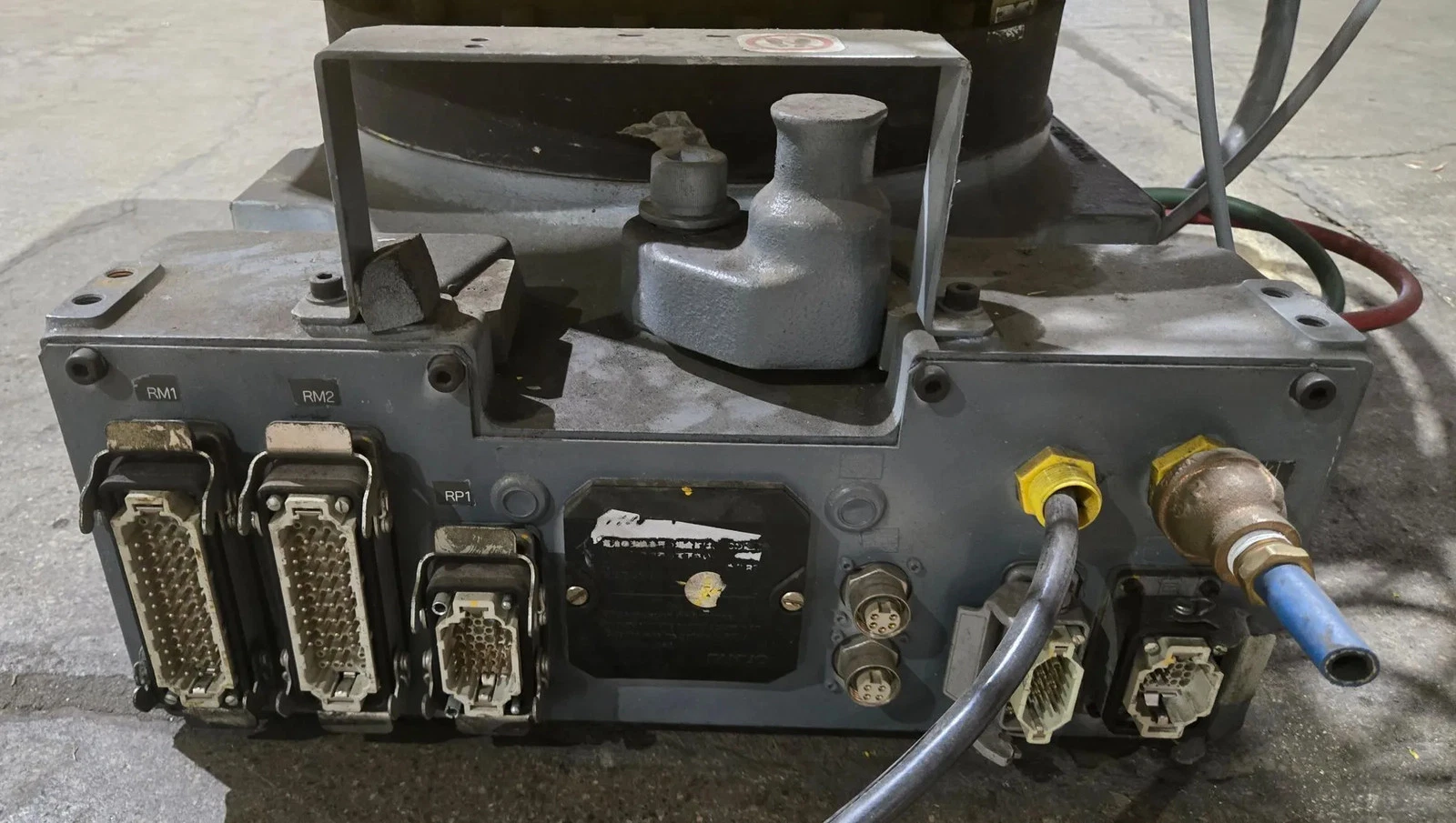 FANUC M-900iA/350 Complete with R-J3iC Controller USED - Image 9