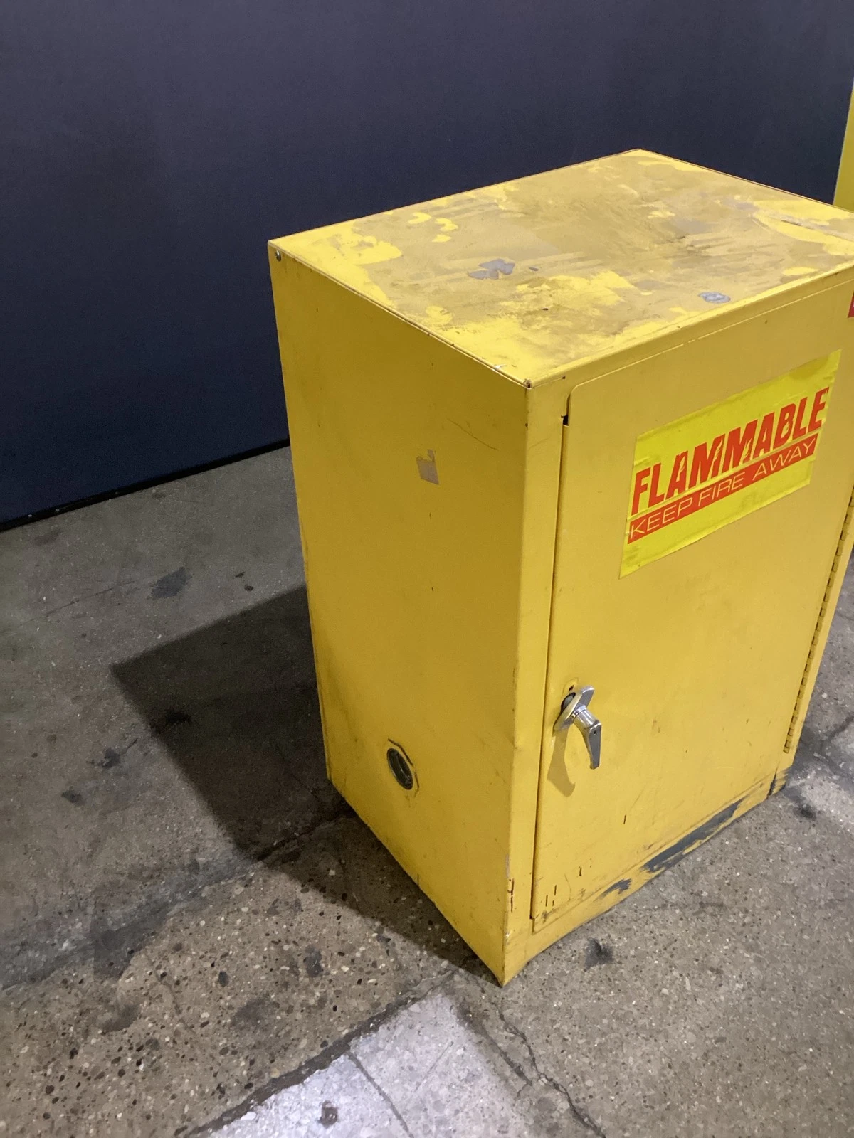 Flammable Liquid Safety Cabinet 12 Gallon Single Door USED - Image 3