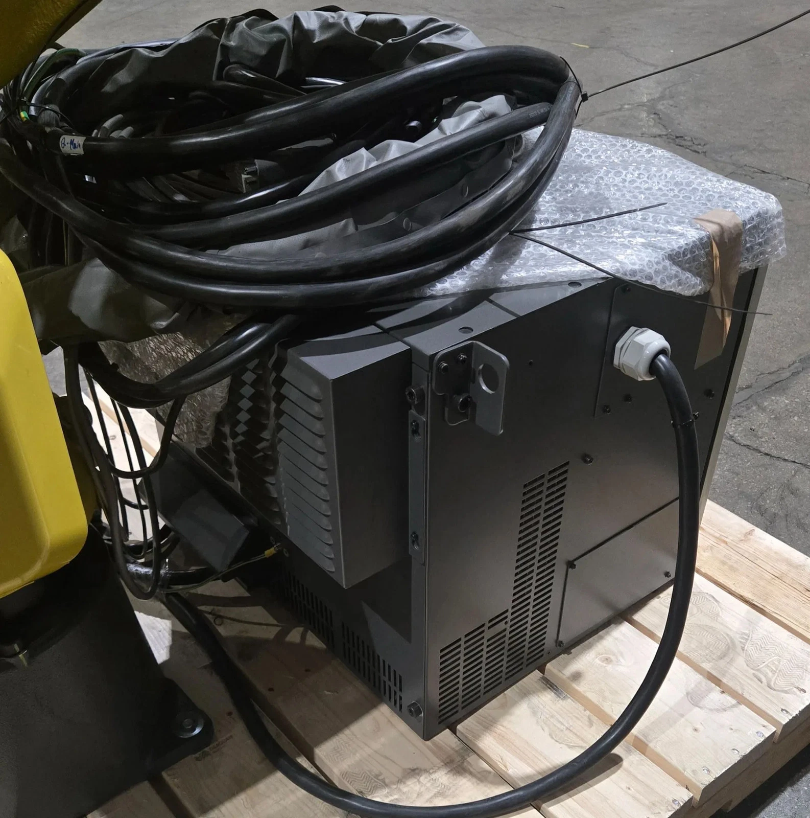 FANUC M-20iA/35M Complete with R-30iB Plus Controller USED - Image 11