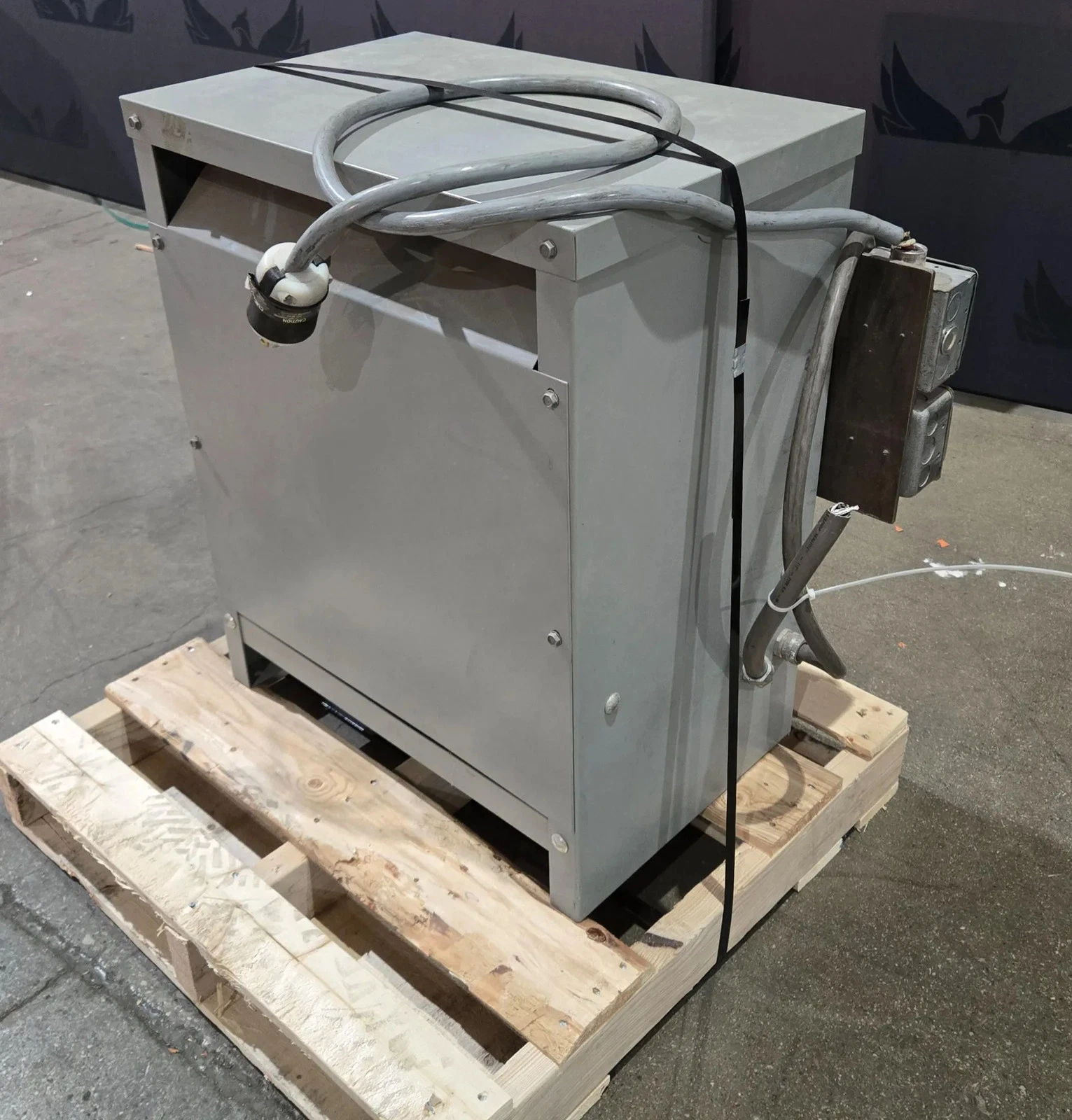 GENERAL SIGNAL HEVI-DUTY 30kVA Transformer 240Δ-208Y/120 3-Phase USED - Image 2
