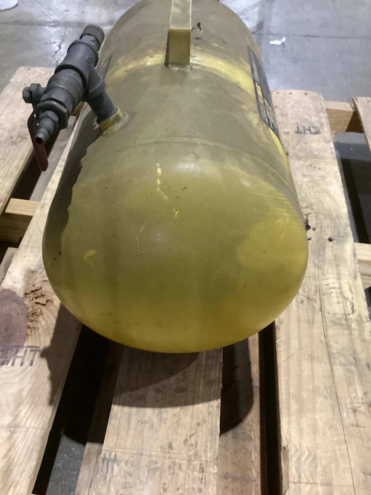 CENTRAL PNEUMATIC 65595 11 Gallon Portable Air Tank USED - Image 3