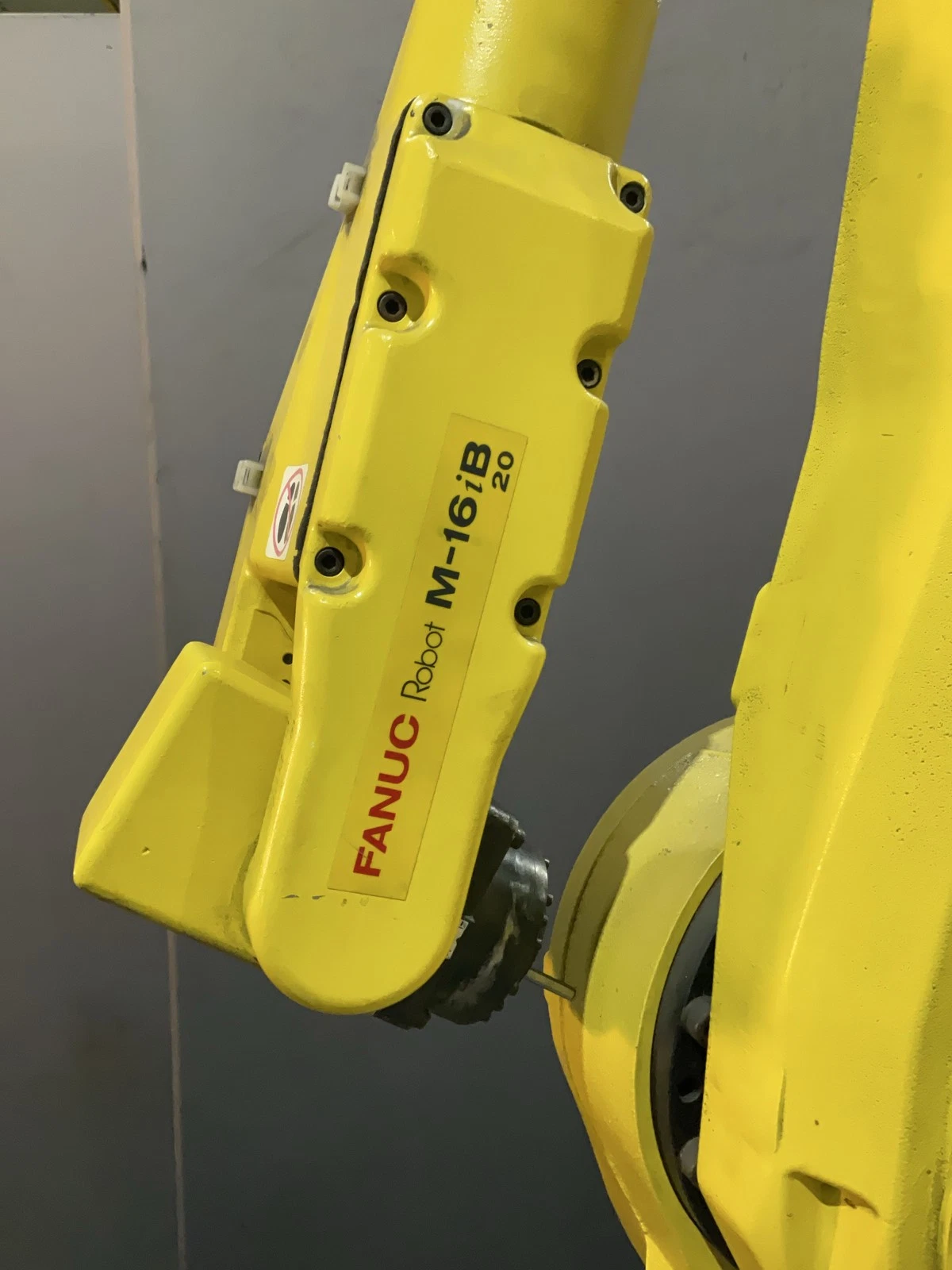 FANUC M-16iB/20 Complete with R-J3iB Controller USED - Image 3