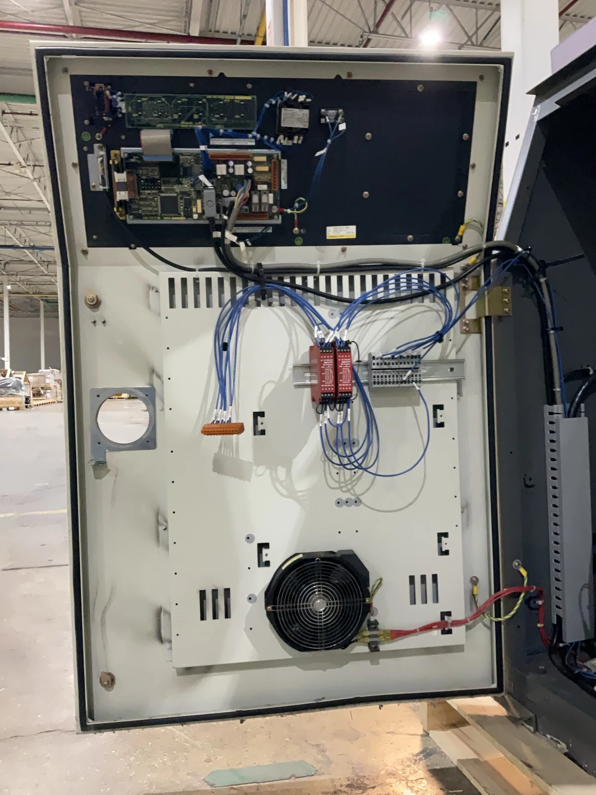 FANUC M-16iB/20 Complete with R-J3iB Controller USED - Image 9