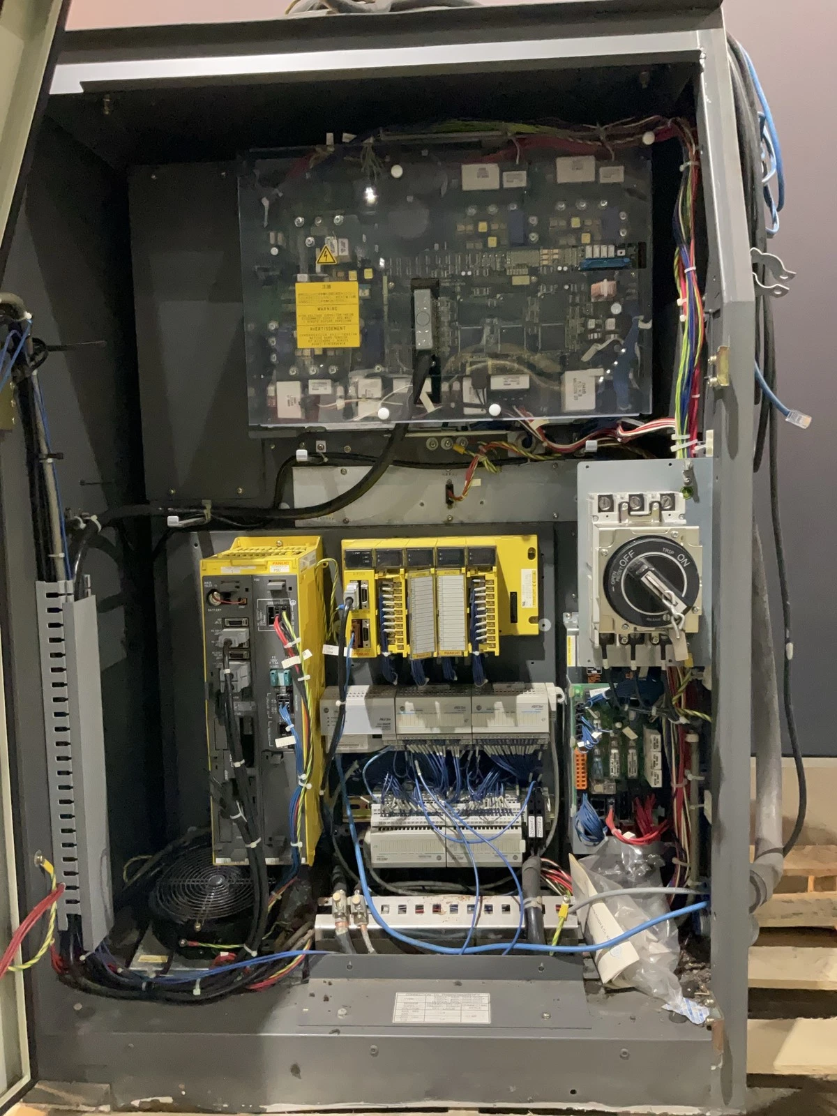 FANUC M-16iB/20 Complete with R-J3iB Controller USED - Image 10
