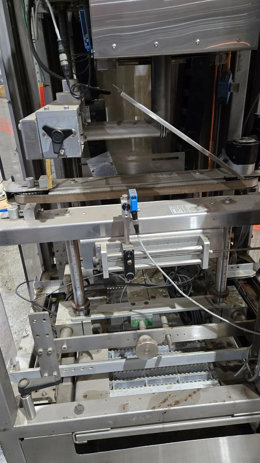 ACCRAPLY VF350 Vertical Form Fill Seal Packaging Machine USED/AS-IS - Image 9