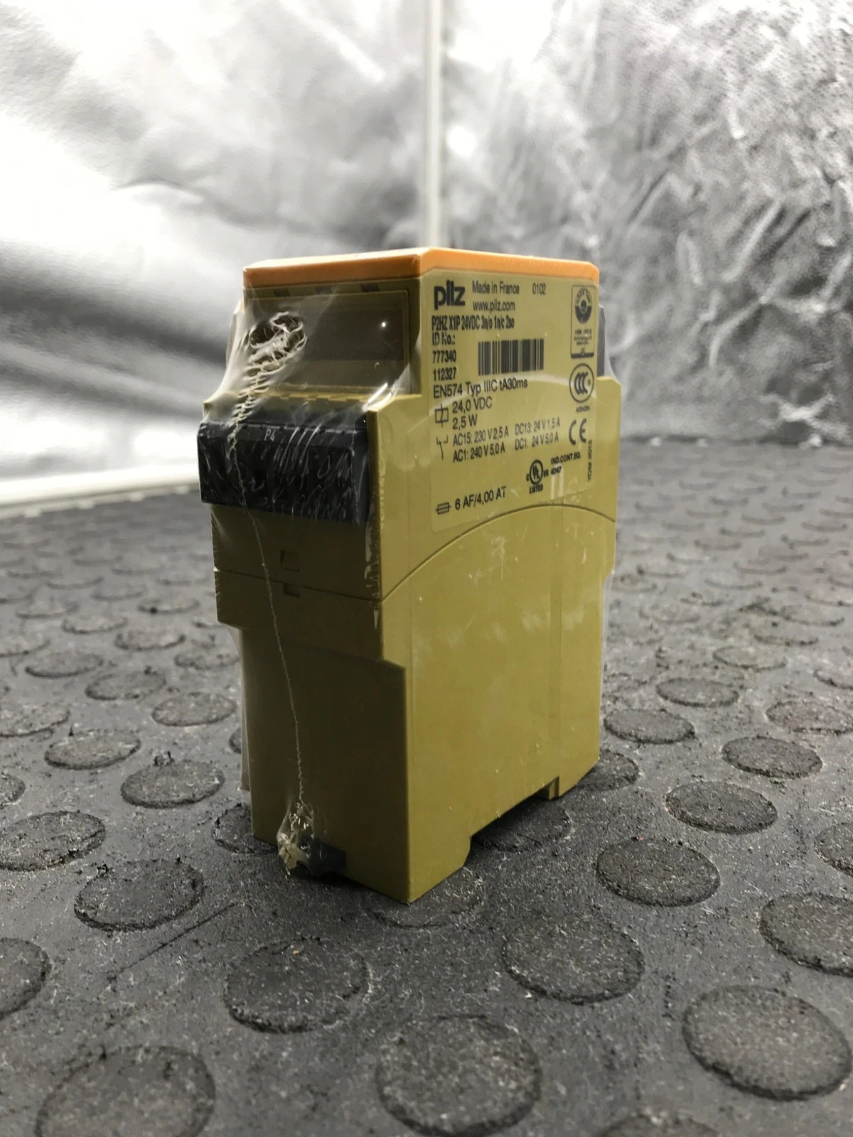 PILZ P2HZ X1P 24VDC Safety Relay 3NO 1NC NEW - Image 2