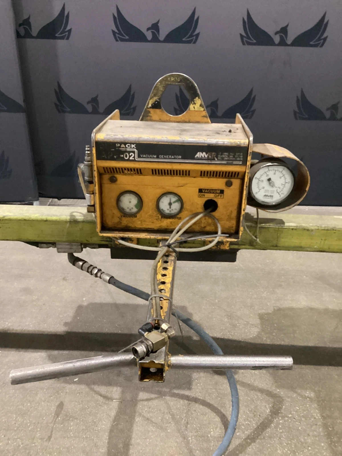 ANVER AP1-02 Vacuum Lifter Dual Pad Lift Assist USED - Image 2