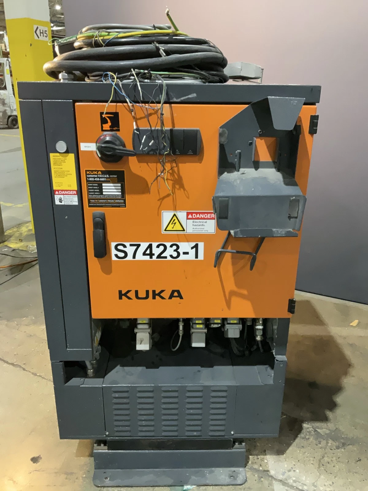 KUKA KR 90 R3100 Extra Complete with KR C4 NA Controller USED - Image 9