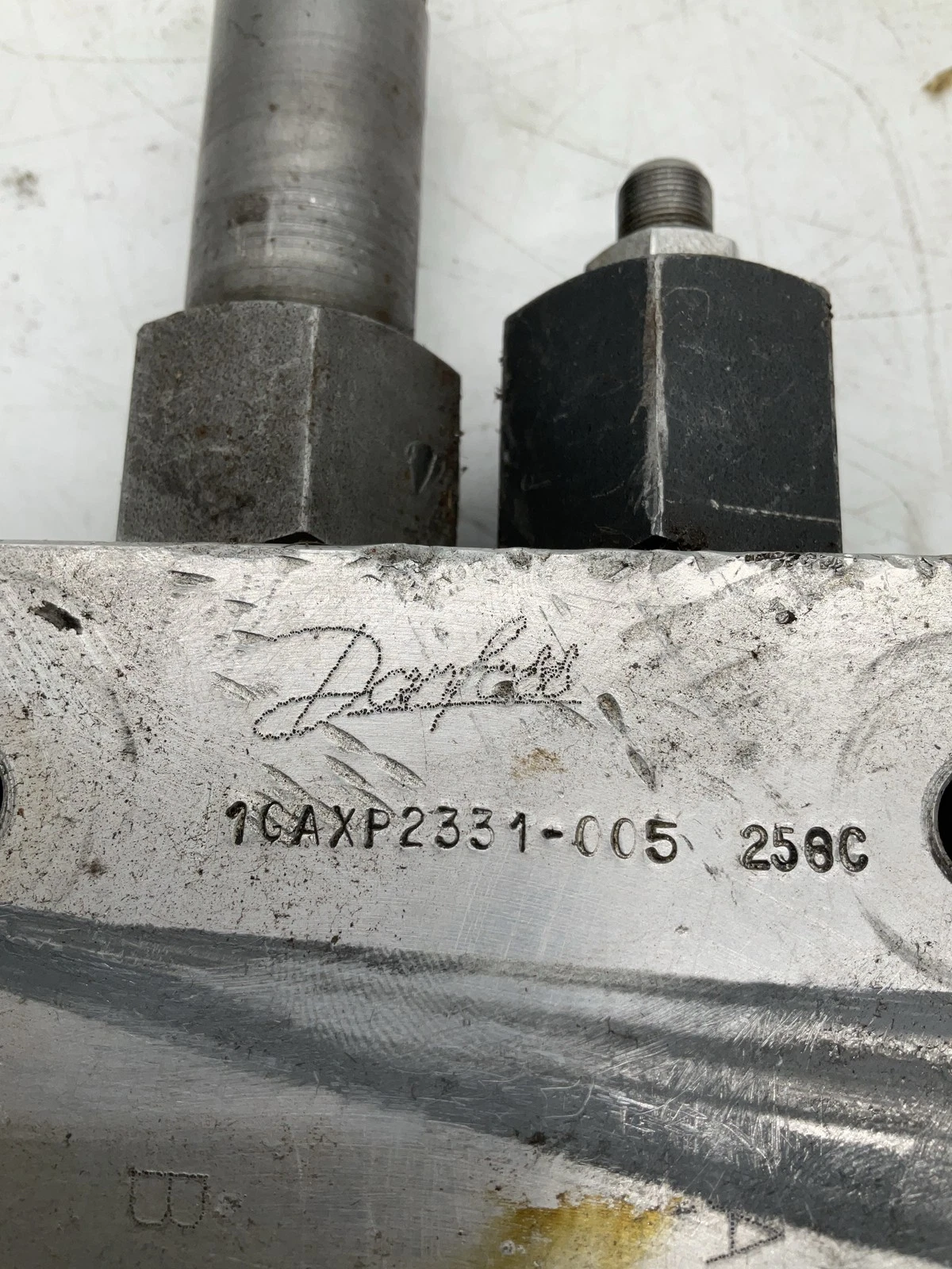 Danfoss 1CAXP2331-005 258C Hydraulic Valve Manifold Block USED - Image 5